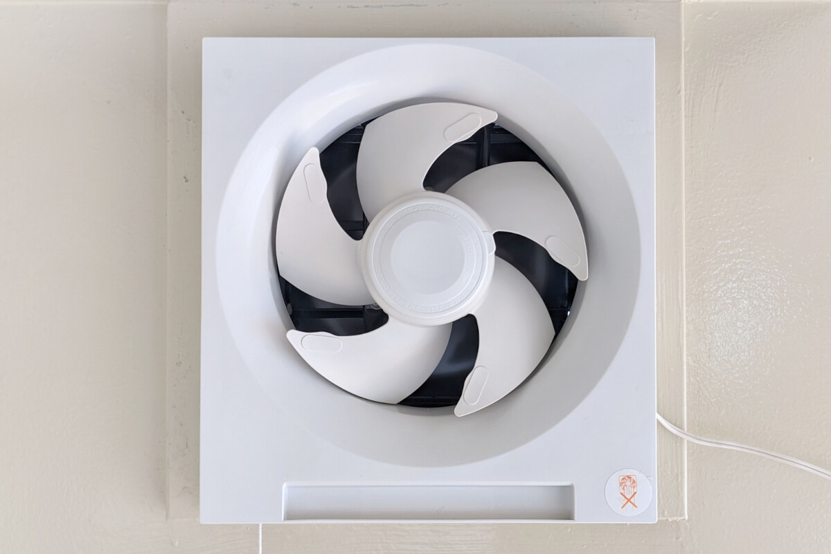 白い換気扇